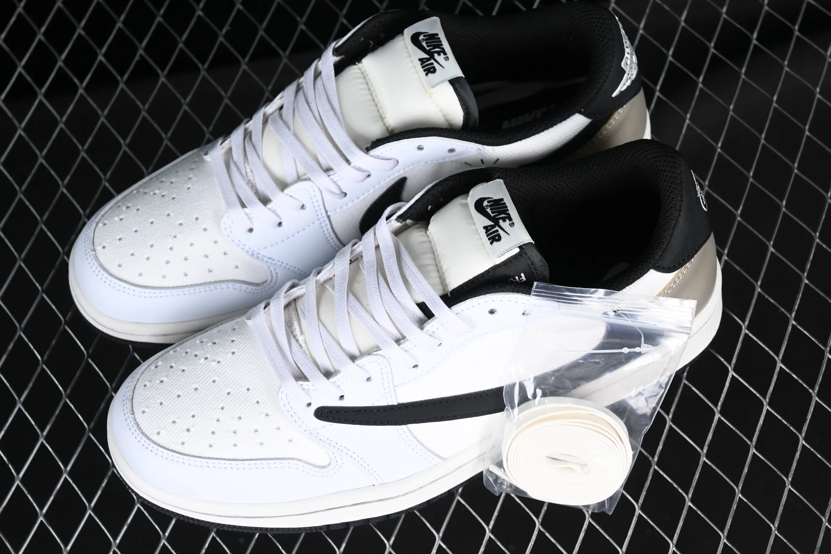 All categories Air Jordan Jordan series basketball shoes Air Jordan 1 Low Travis Scott x Air Jordan 1 Low OG AJ1 Joe 1 joint overhead hook DM7866-814